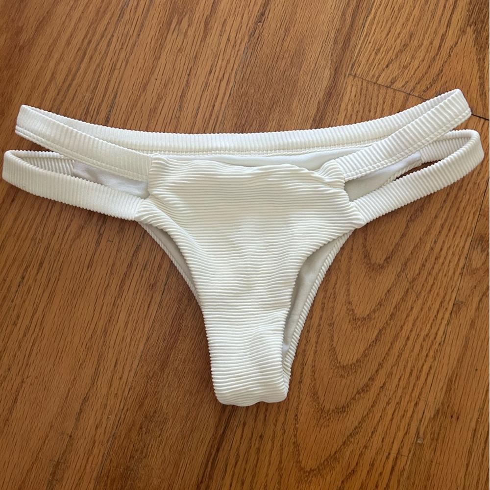 BILLABONG white ribbed bikini bottom